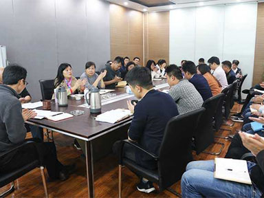 充分挖掘人力资源，积极探索创新制度